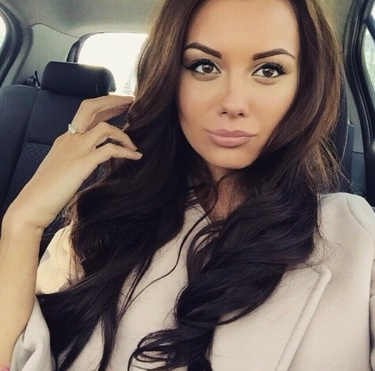 Мы можем сделать твои самые сокровенные мечты реальностью. ✨ Я предлагаю широкий спектр услуг, гарантируя тебе неповторимые эмоции и максимальное удовлетворение. 💋 У меня есть отличные отзывы от предыдущих клиентов, которые подтверждают мою профессиональность и умение доставлять удовольствие. В моей галерее ты найдешь красивые фото, которые скрывают нежность и страсть, которые ждут нас на встрече. 👠 Жду твоего звонка для создания незабываемых воспоминаний в Москве. 💫 Даша